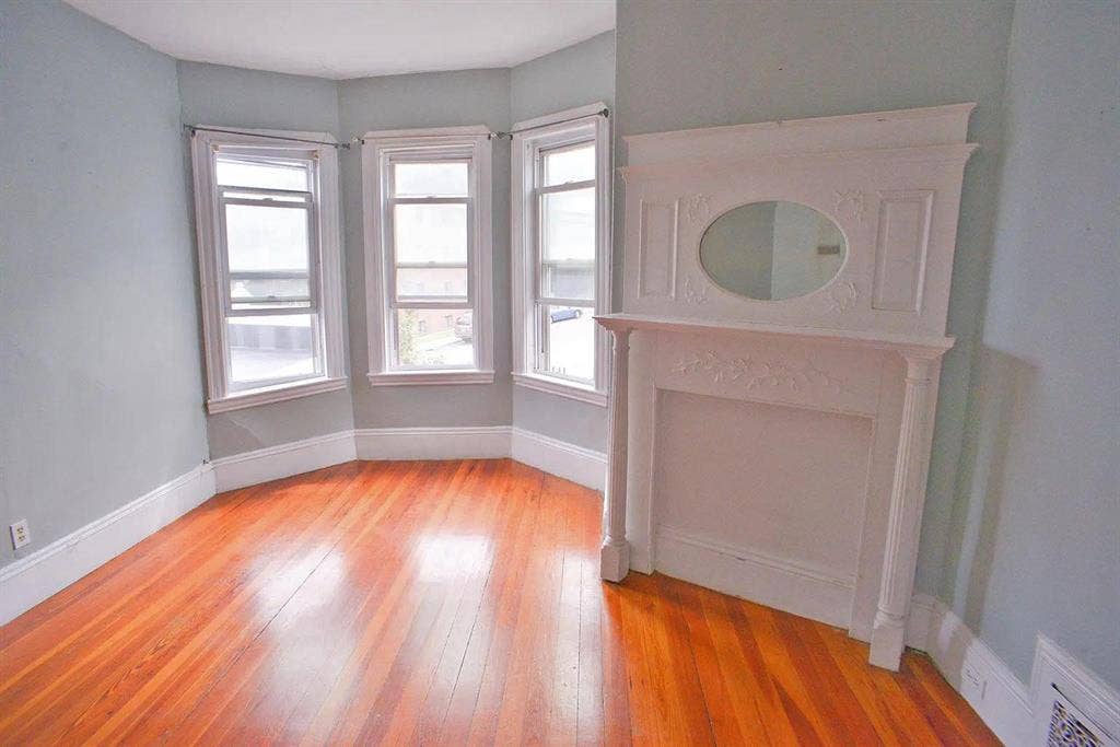 Brighton 3 BR Includes Heat!! 9/1