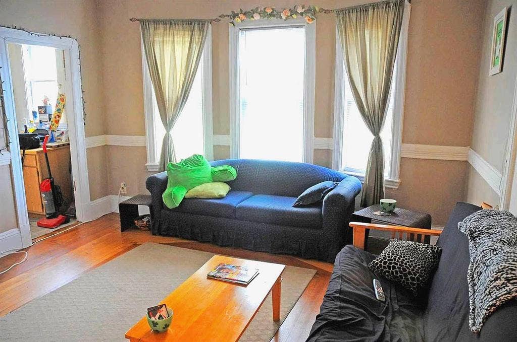 Brighton 3 BR Includes Heat!! 9/1