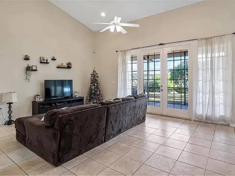 Pr large bedroom Clermont Aug 15