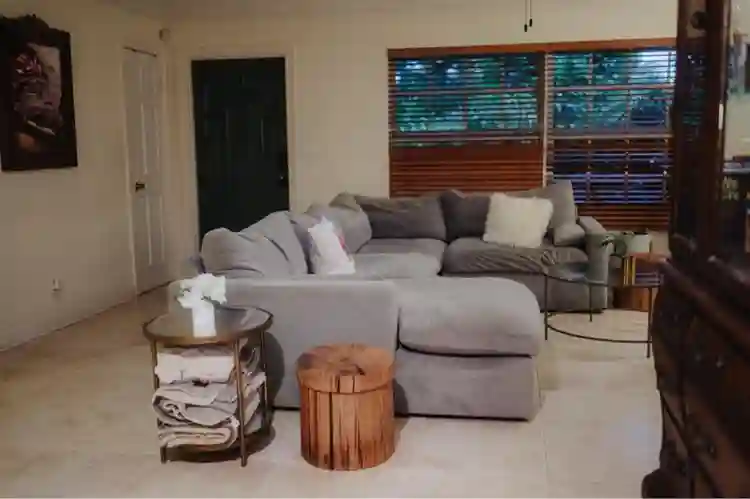 Furnished room available in Boca