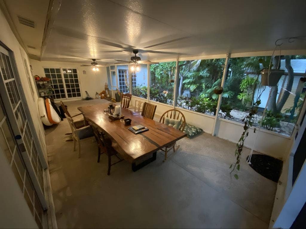 Furnished room available in Boca