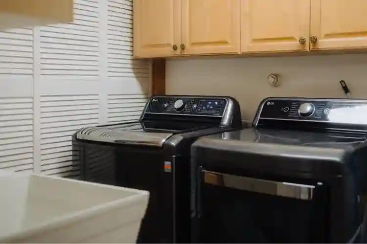 Furnished room available in Boca
