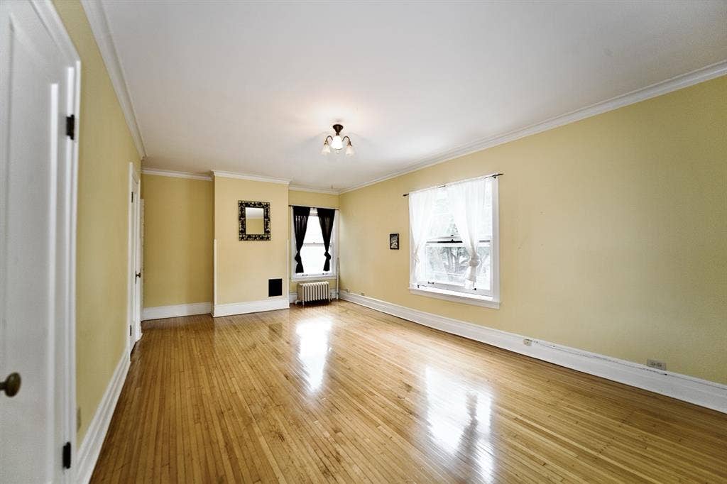 Large Bedroom in Historic Elgin