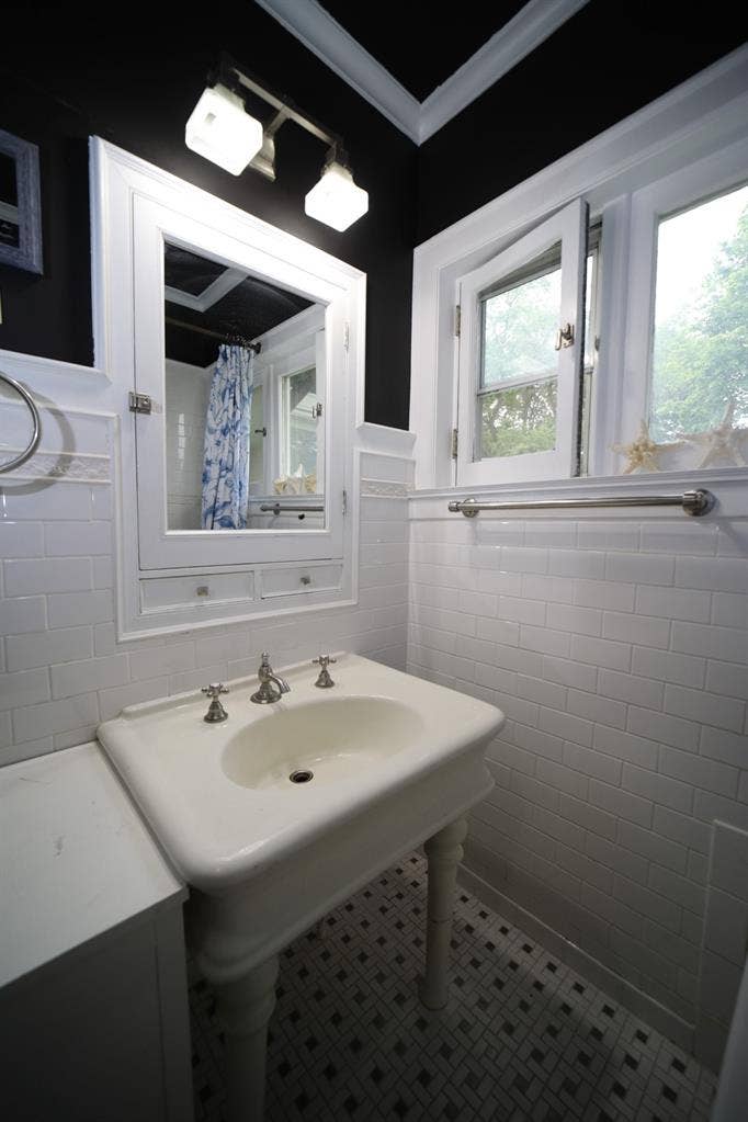 Large Bedroom in Historic Elgin