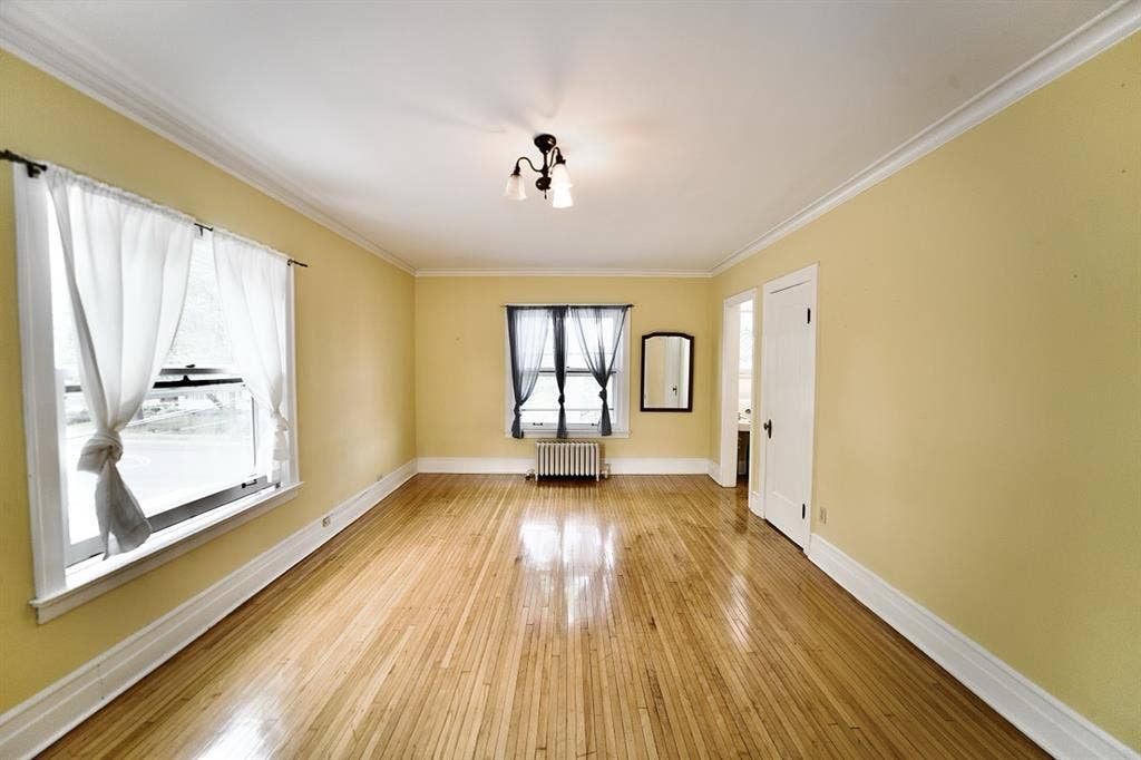Large Bedroom in Historic Elgin