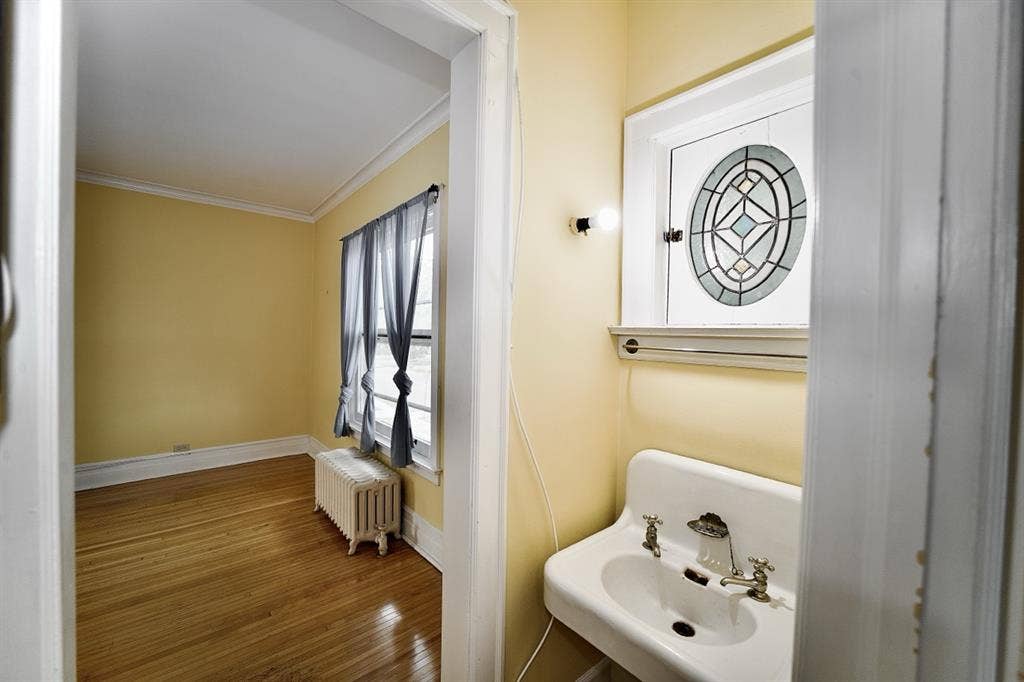 Large Bedroom in Historic Elgin