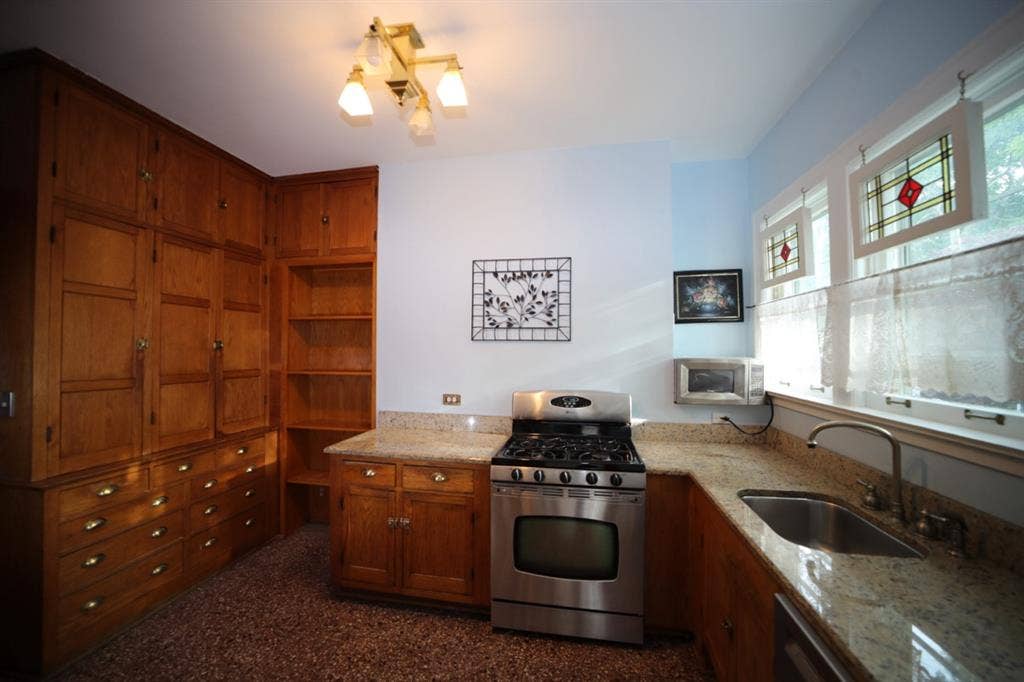 Large Bedroom in Historic Elgin