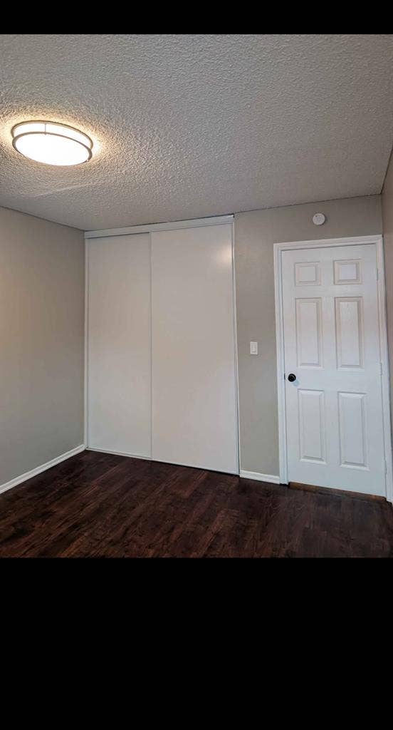 Looking for 1 roommate