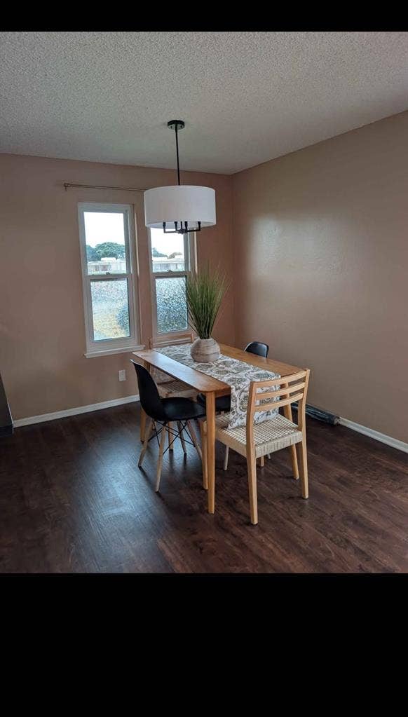 Looking for 1 roommate