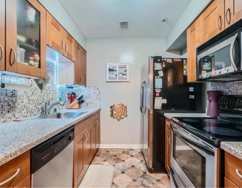 Seeking M roommate asap