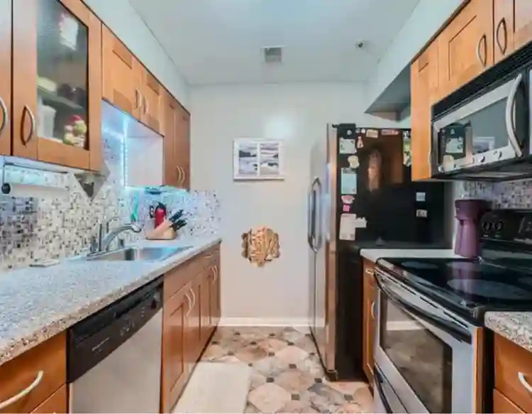 Seeking M roommate asap