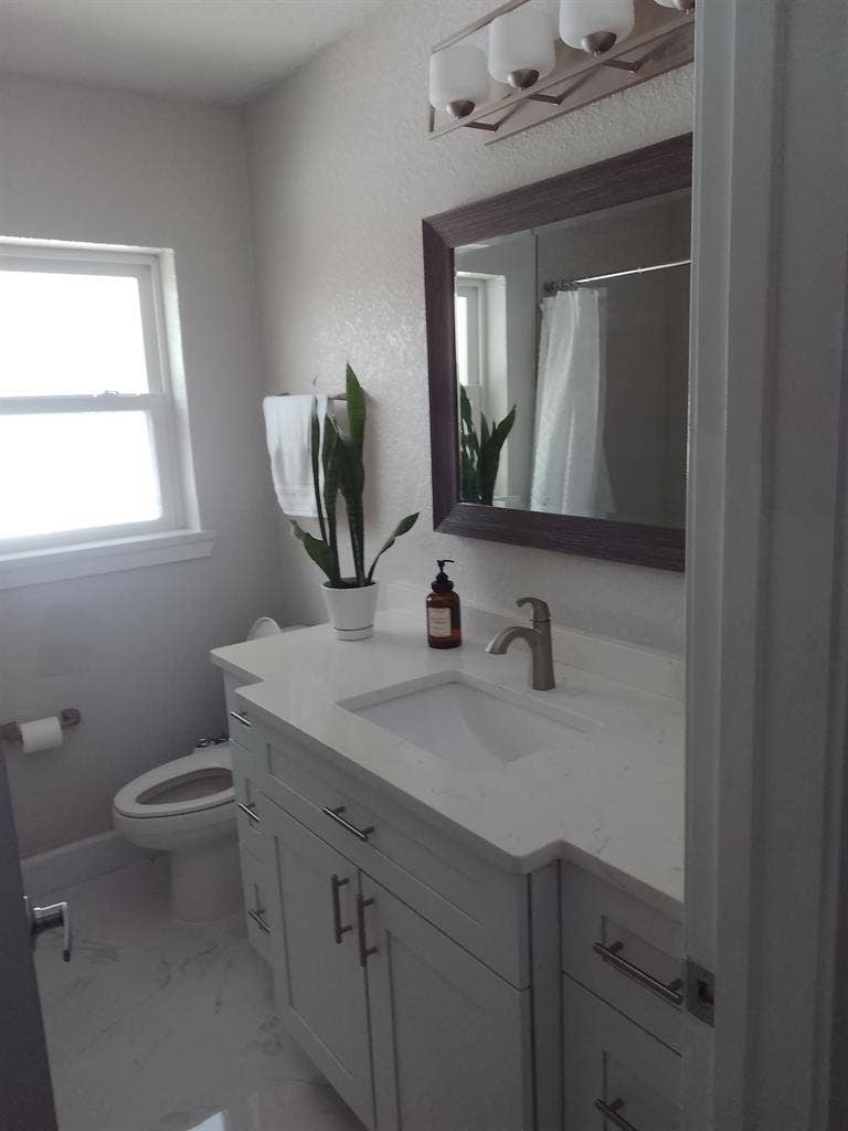 Private room w/Private bathroom