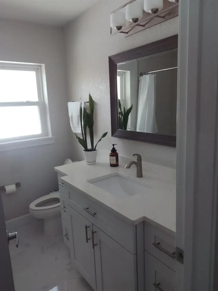 Private room w/Private bathroom