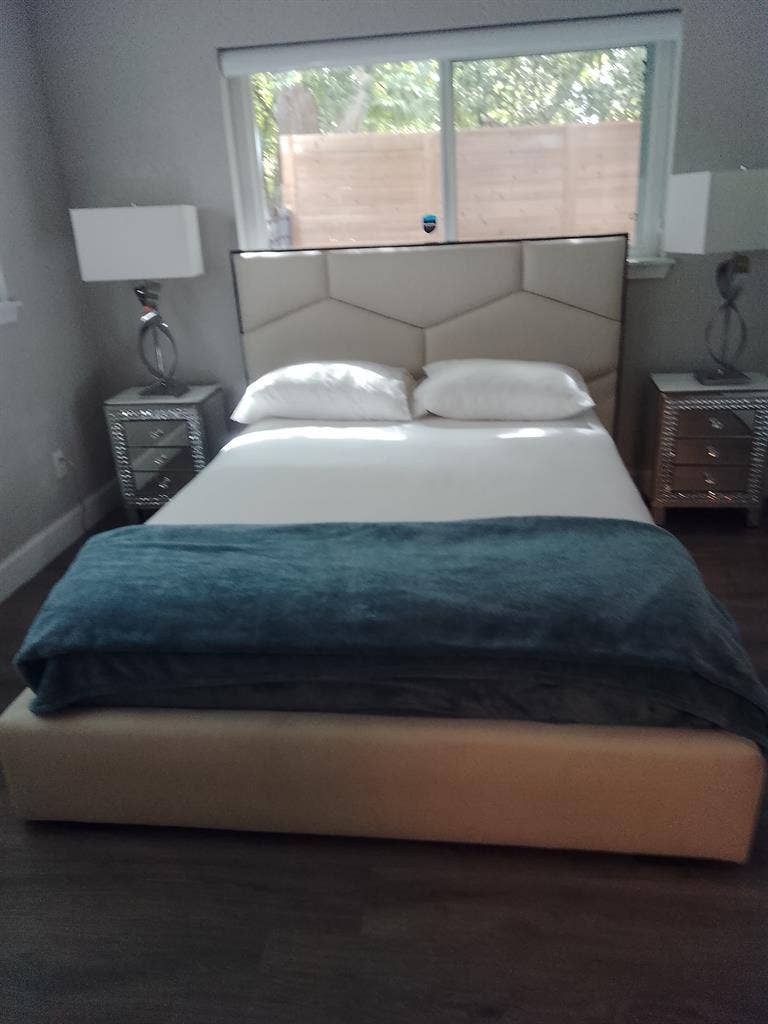Private room w/Private bathroom