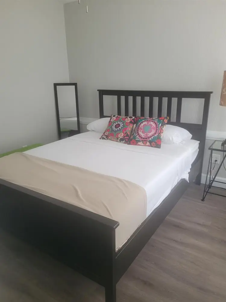 Private room w/Private bathroom