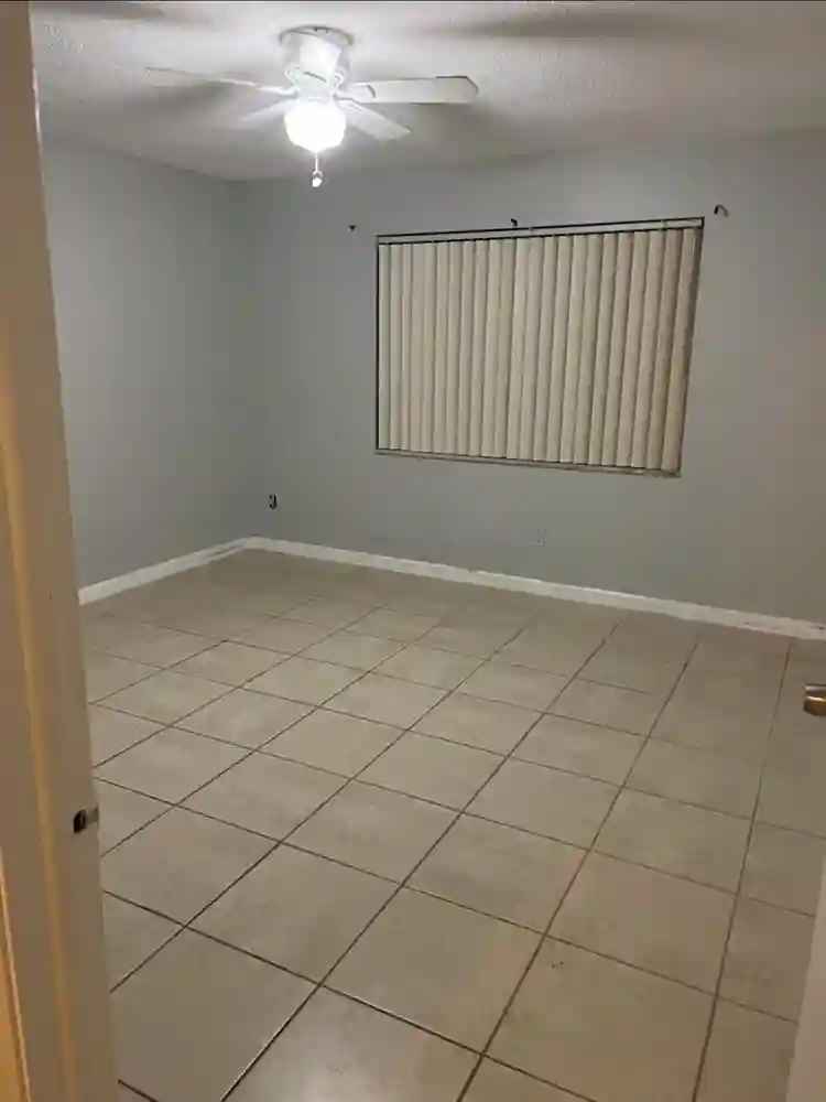 Large room for rent