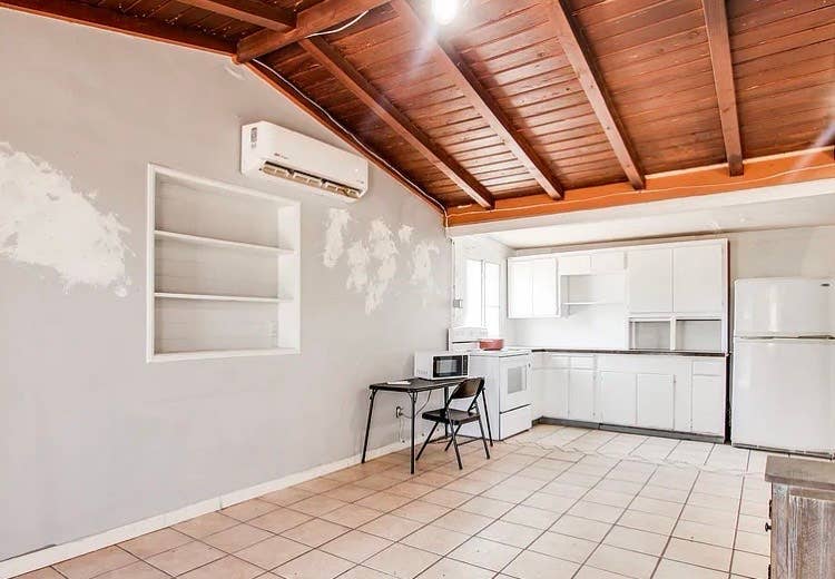 Room for rent/roommate wanted
