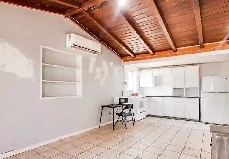 Room for rent/roommate wanted