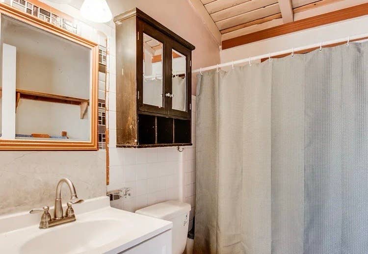 Room for rent/roommate wanted