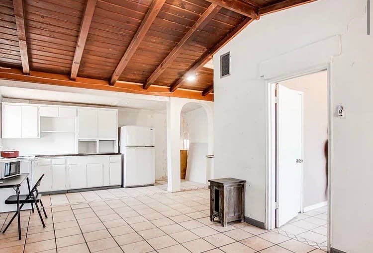 Room for rent/roommate wanted