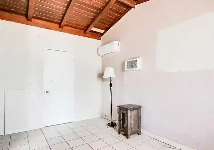 Room for rent/roommate wanted