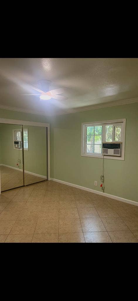 Looking for Roommate in Corona