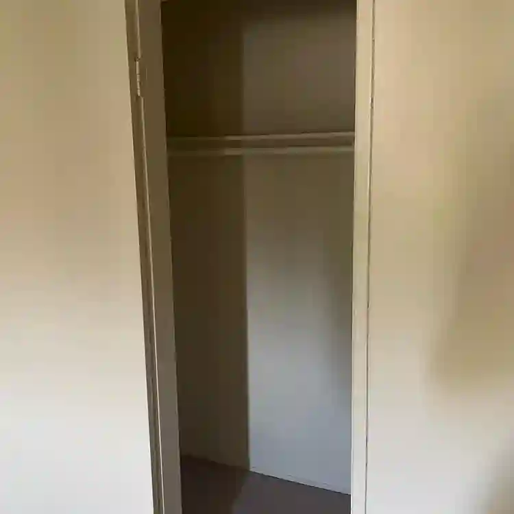 LOOKING FOR ROOMMATE