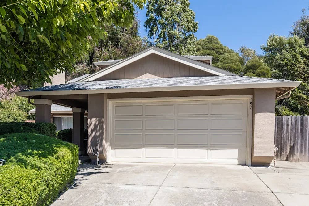 Immaculate And Ready To Rent Room