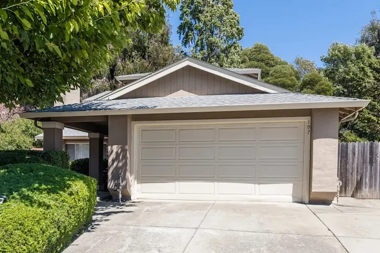 Immaculate And Ready To Rent Room