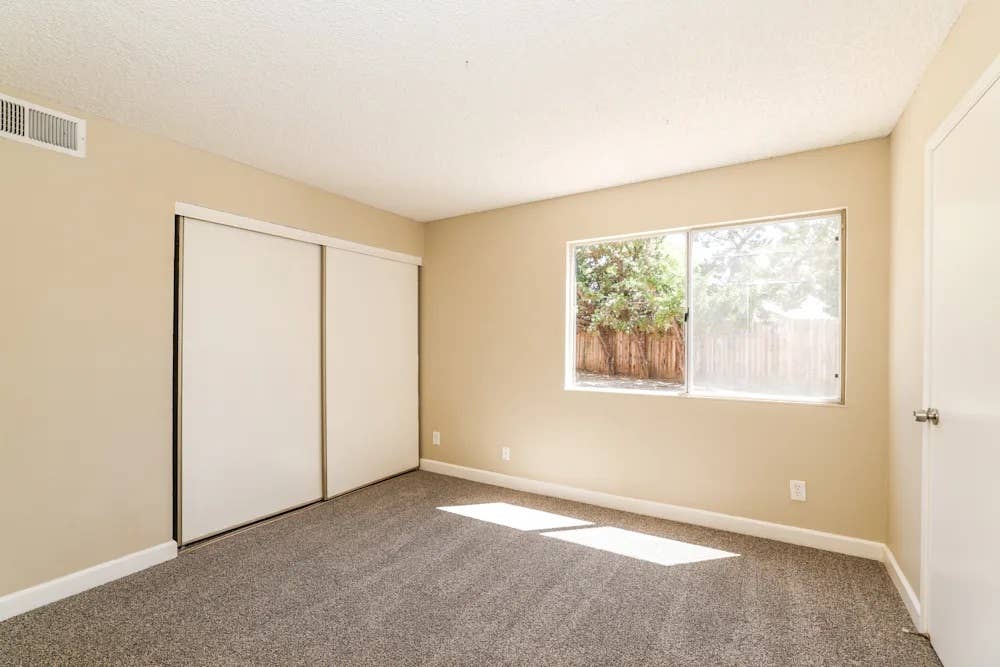 Immaculate And Ready To Rent Room