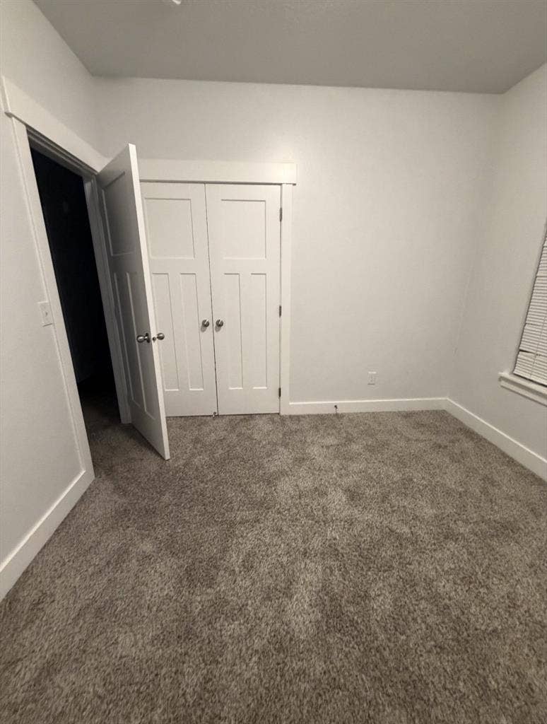 Female room for rent