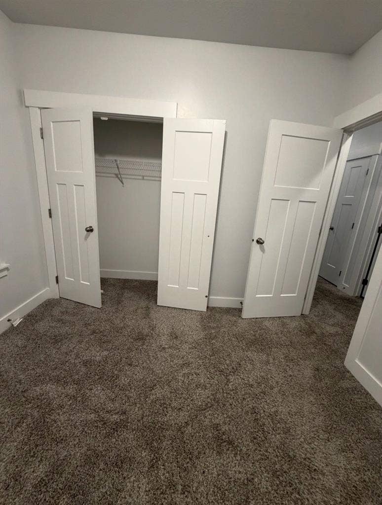 Female room for rent