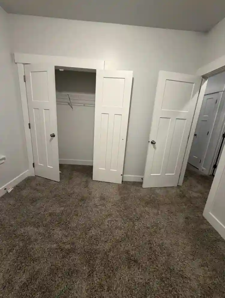 Female room for rent