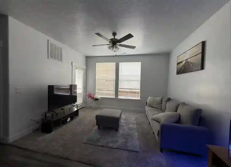 Female room for rent
