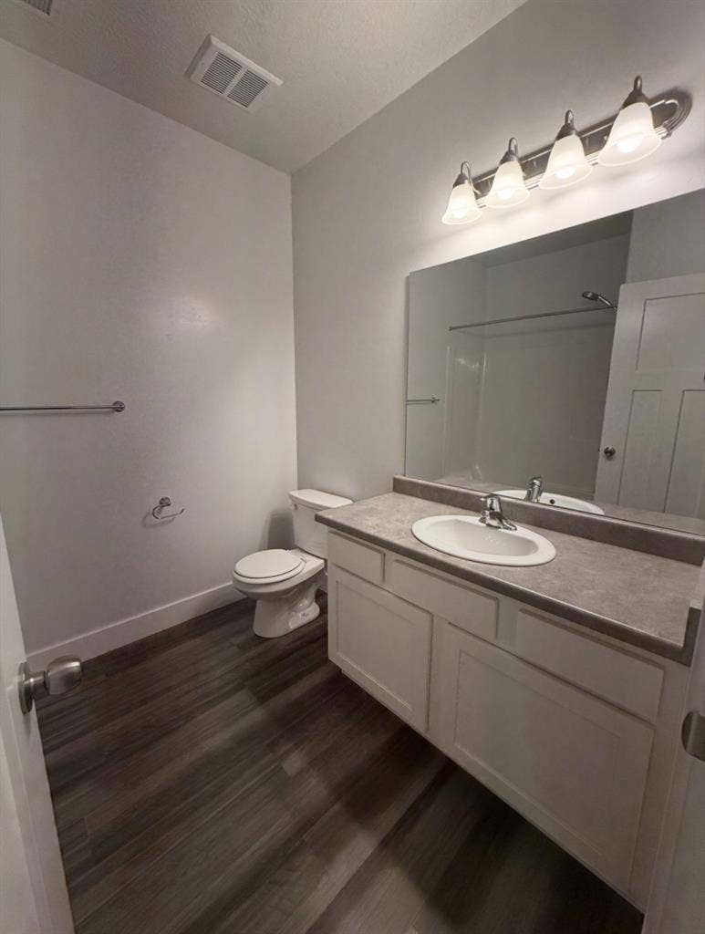 Female room for rent