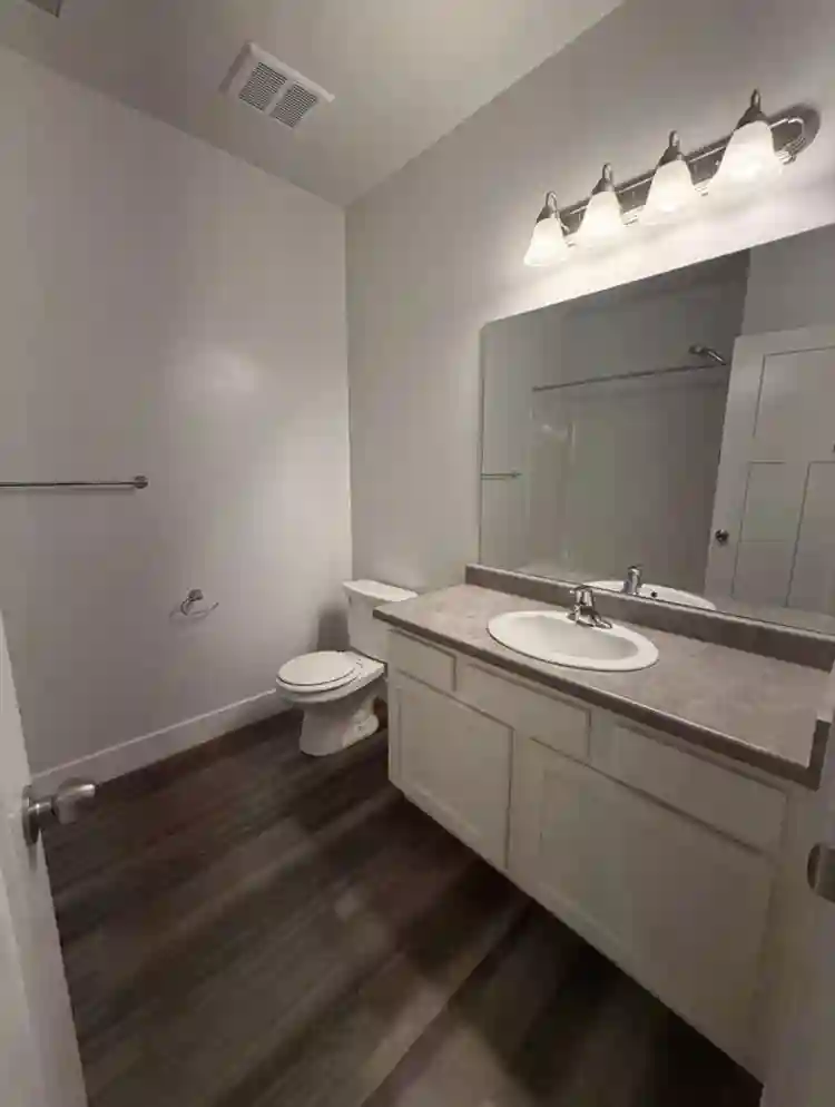 Female room for rent