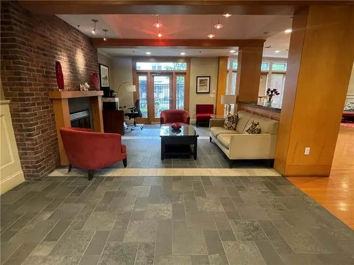 1.5 bed/1bath available in PVD