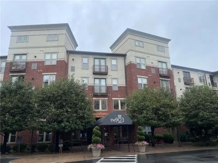 1.5 bed/1bath available in PVD