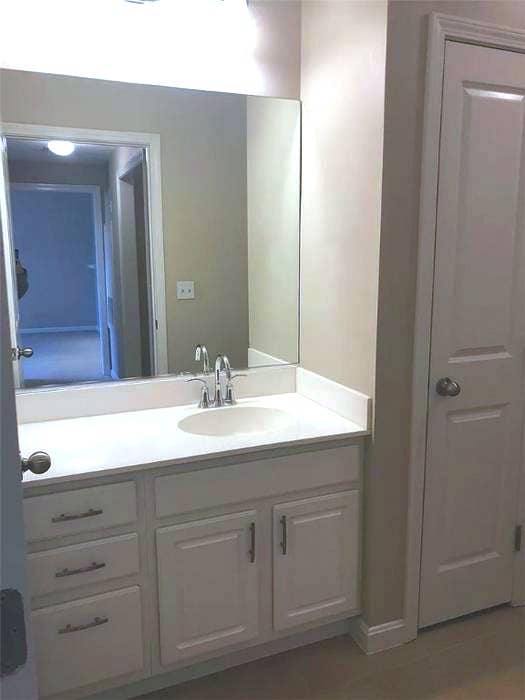 1.5 bed/1bath available in PVD