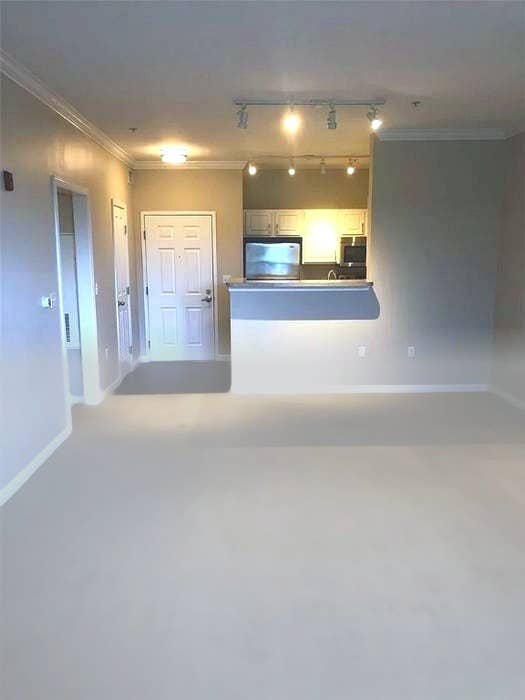 1.5 bed/1bath available in PVD