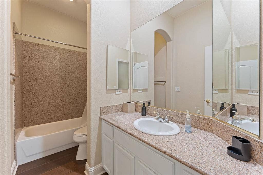 Private 2-Bed/1-Bath Folsom Wing