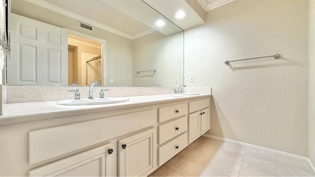 Room available - University City