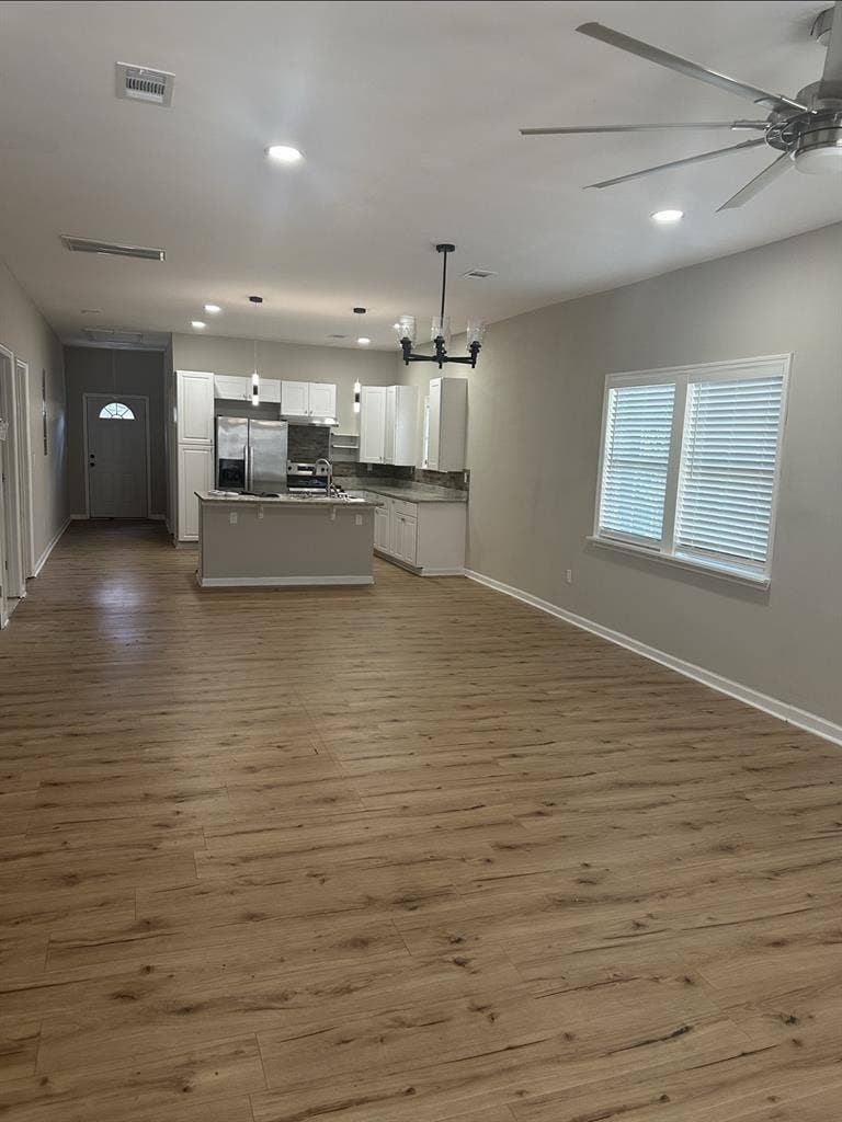 Newly renovated 4BR 2bath house