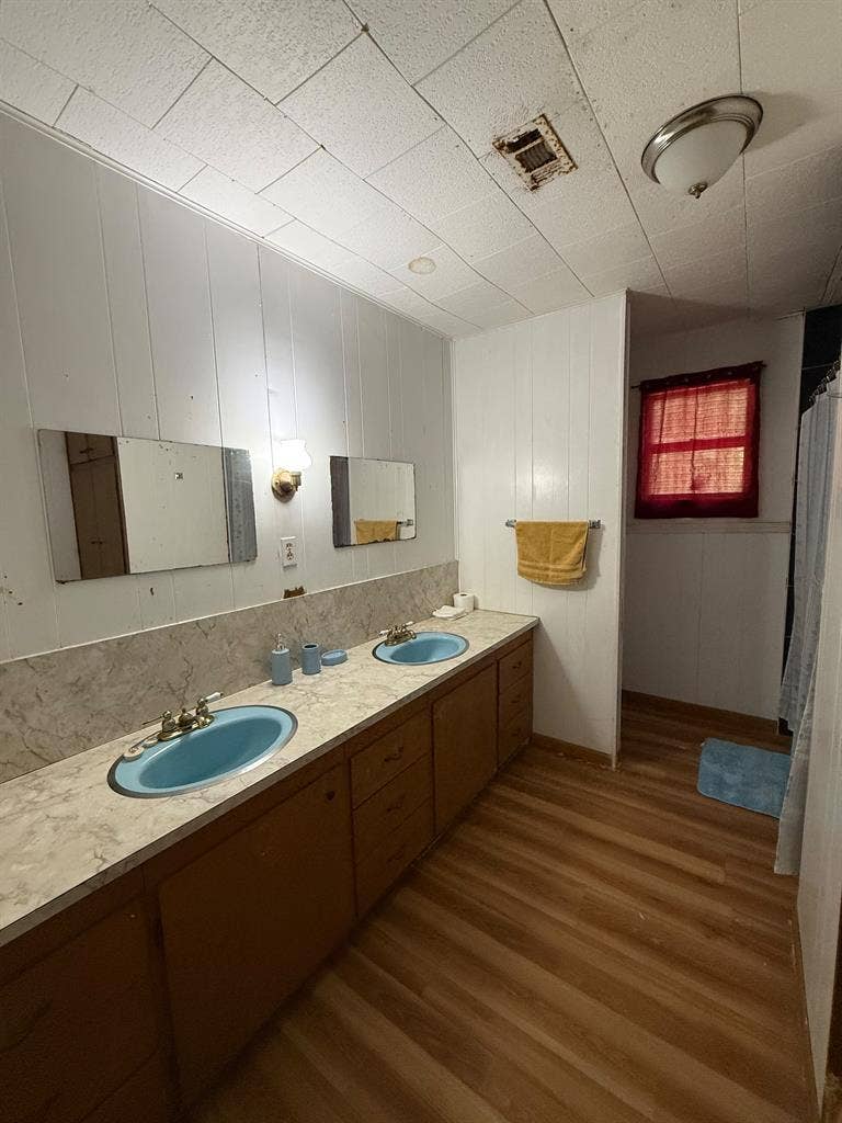 🏠 Private Rooms Available