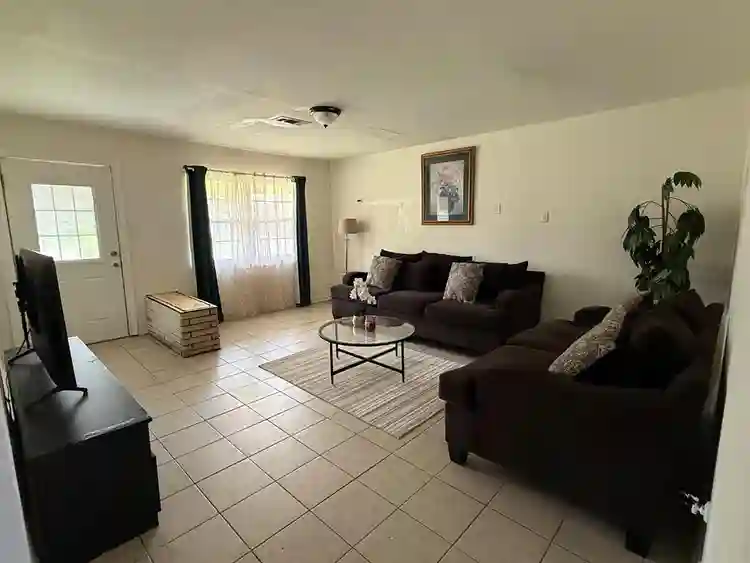 🏠 Private Rooms Available