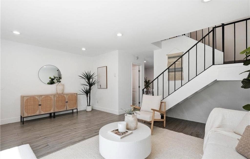 Townhouse in South Coast Metro