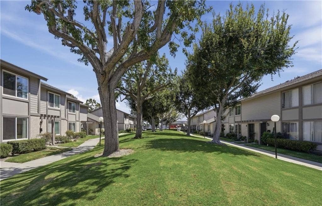 Townhouse in South Coast Metro