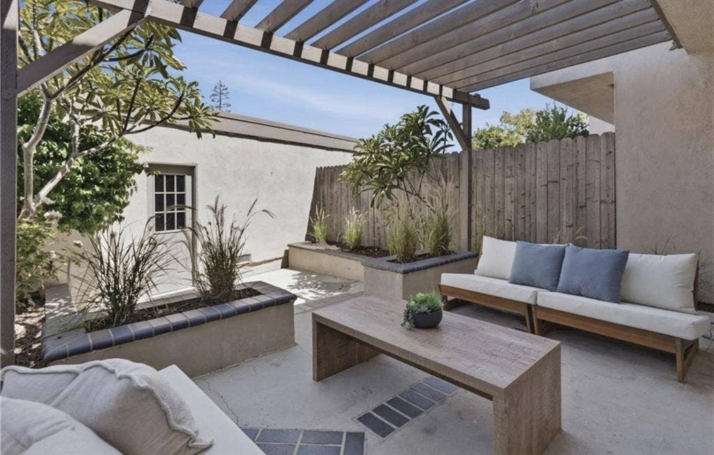 Townhouse in South Coast Metro