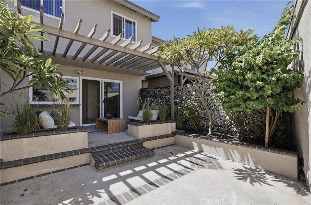 Townhouse in South Coast Metro