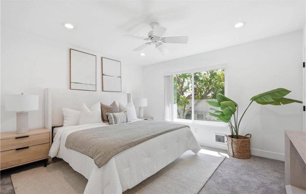 Townhouse in South Coast Metro